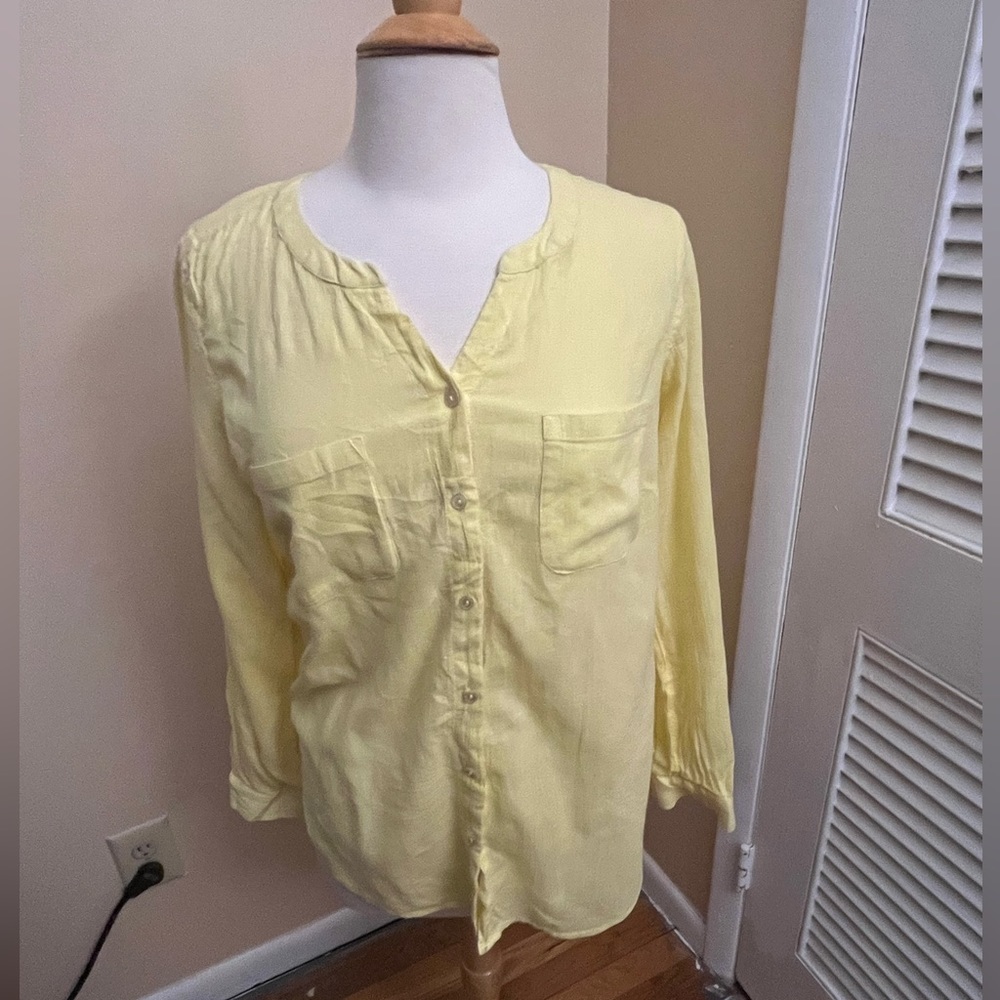 Talbots women’s yellow pullover long sleeve shirt. Size S. Excellent condition